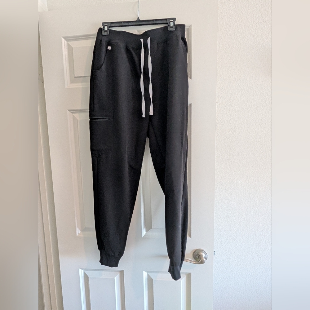 Figs High Waisted Zamora - Jogger Scrub Pant™ in Black Size Large - Picture 3 of 7